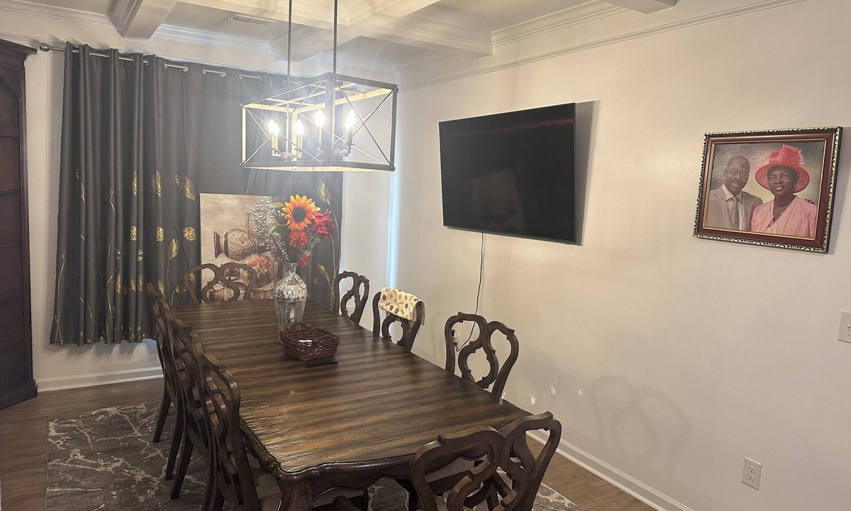 Greer House | Spacious 6-bedroom house with AC in beautiful Greer