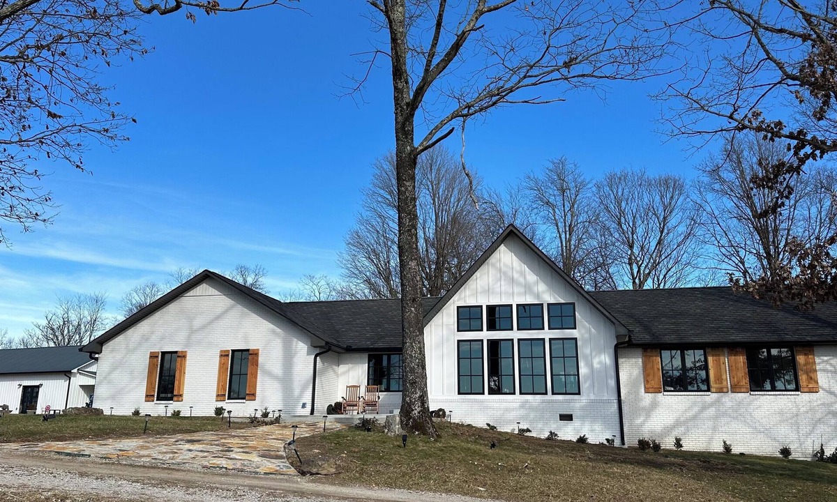 Cookeville House | Spacious and stylish farmhouse in peaceful Sparta, Tennessee