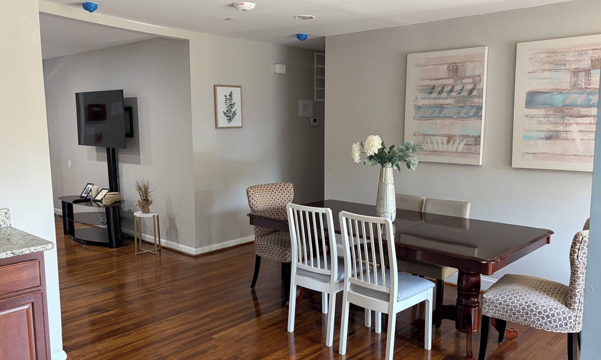 Takoma House | Spacious Beautiful 7-Bedroom Entire House in NW