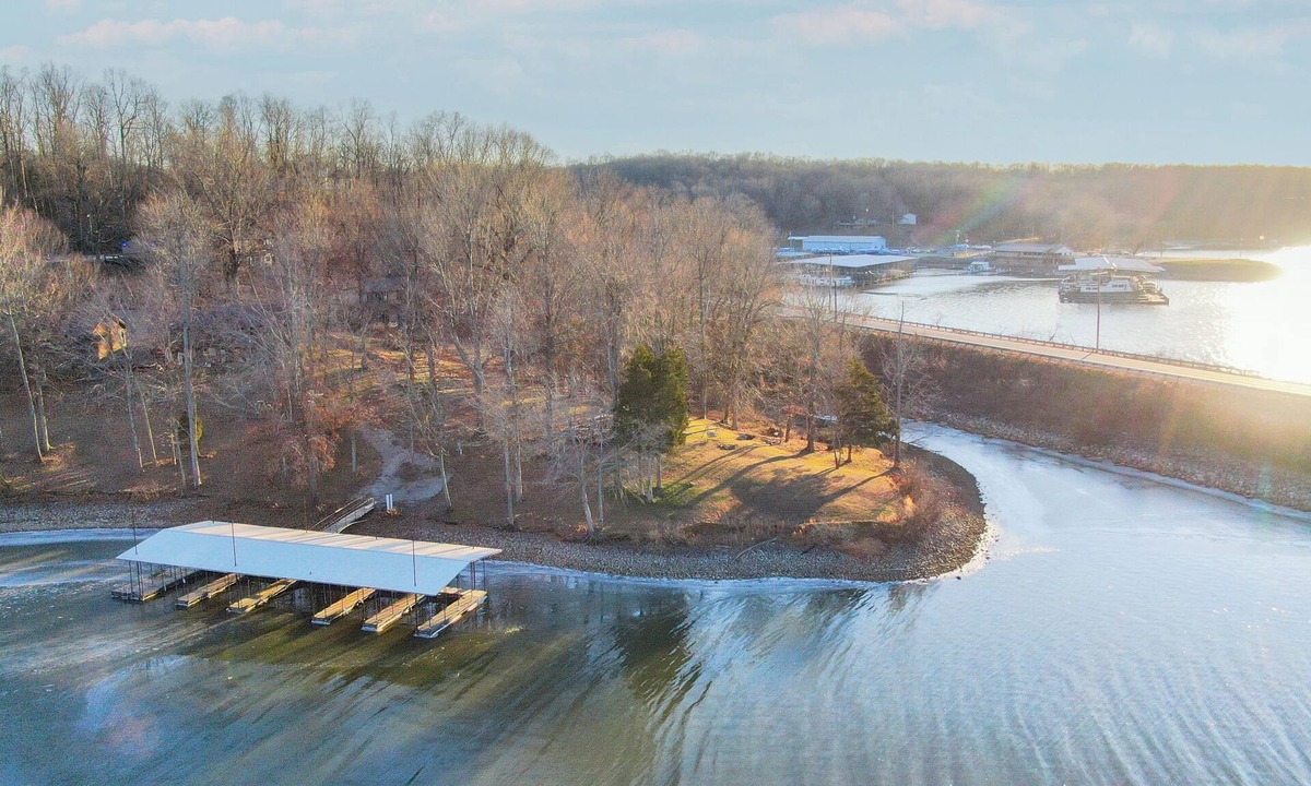 Eddyville Cabin | Spacious Cabin on Lake Barkley