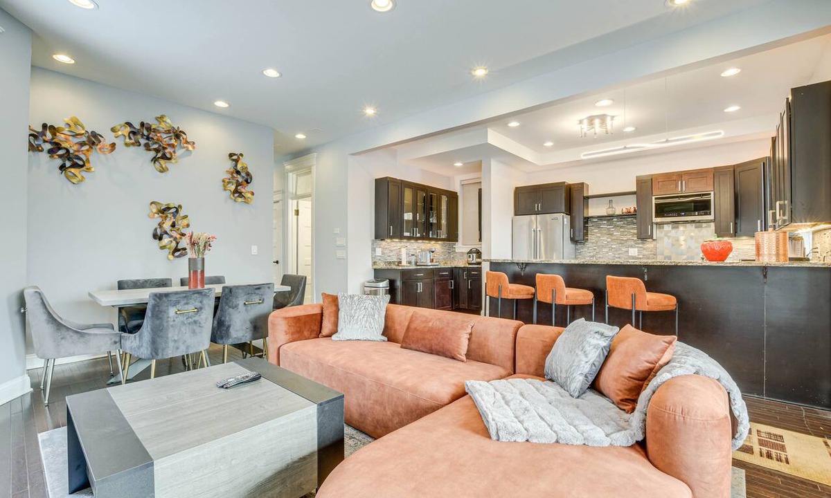 Near West Side Apartment | Spacious Condo w/Deck ~ 3 Mi to Downtown Chicago!