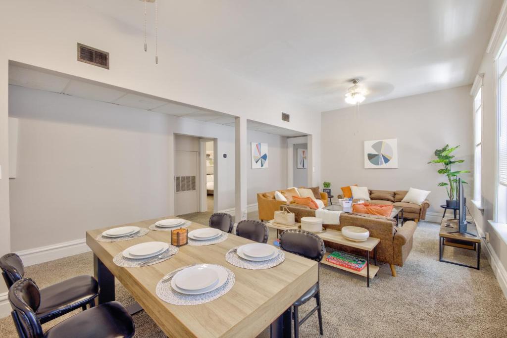 Central West End House | Spacious CWE 5BR Free Parking Near BJC, Forest Park, and Dining
