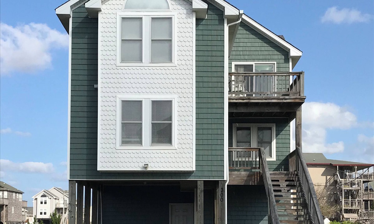 Kill Devil Hills House | SPACIOUS FAMILY FRIENDLY HOME, 300 STEPS TO BEACH, PRIVATE POOL/HOT TUB