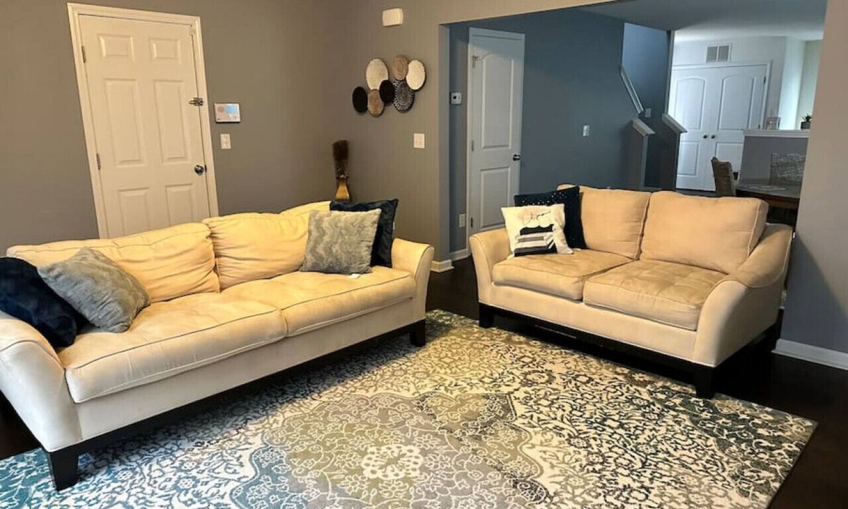 Oakdale House | Spacious & Family Friendly 3BR | 10 Min to Uptown