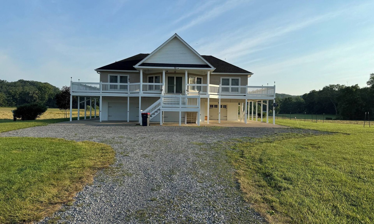 Strasburg House | Spacious family gathering house on the Shenandoah River