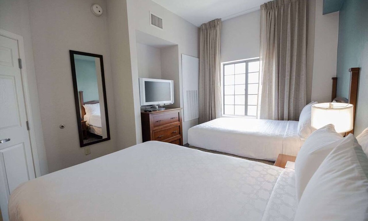 Alpharetta Hotel | Spacious Good-Value 2BR Accommodation! Free Breakfast, Pet-friendly Property!