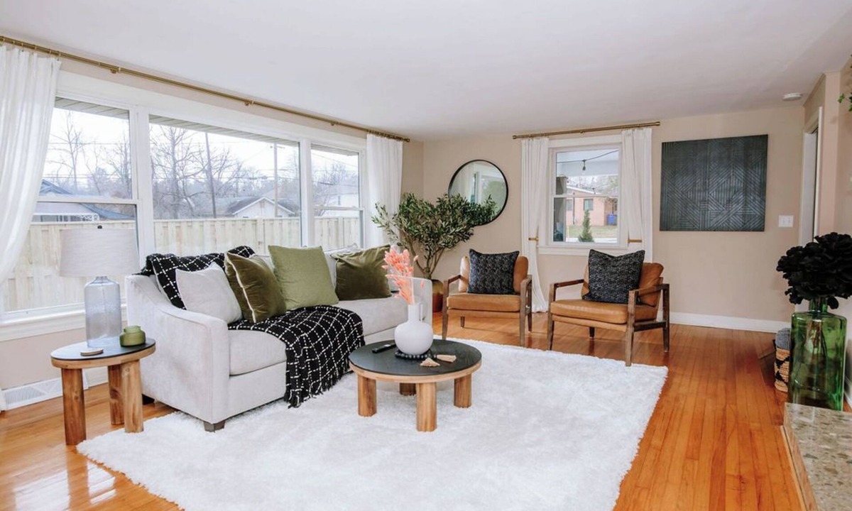 Hendersonville Cabin | Spacious Hendo Home in the Center of Everything!