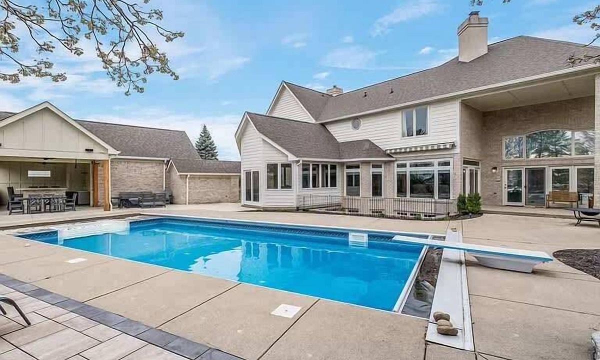 Carmel House | Spacious home with pool and BBQ grill