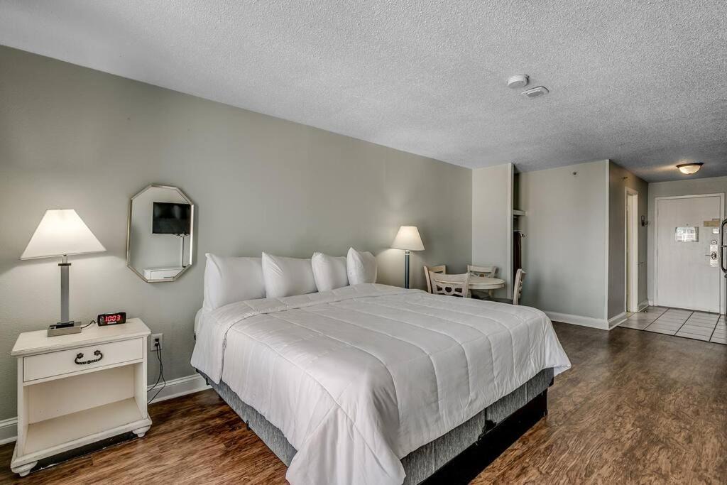Myrtle Beach House | Spacious King Studio - Full Kitchen & Great Views