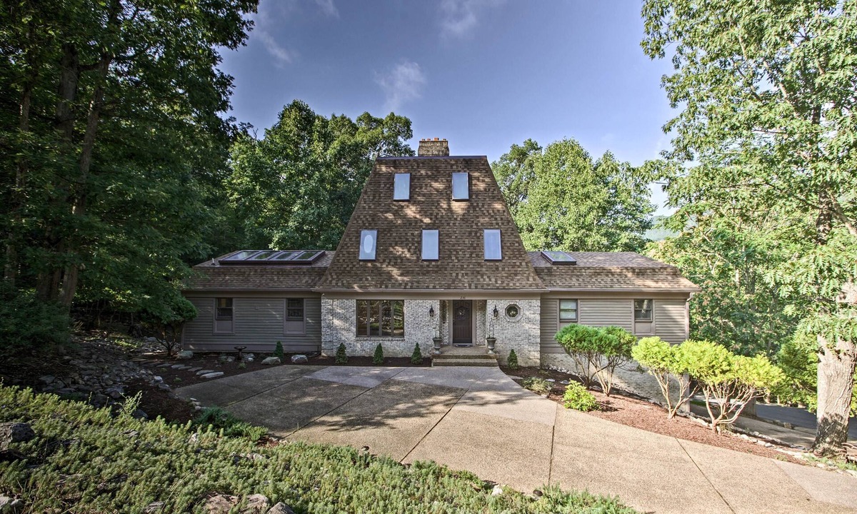 Massanutten House | Spacious McGaheysville Family Retreat w/Game Room