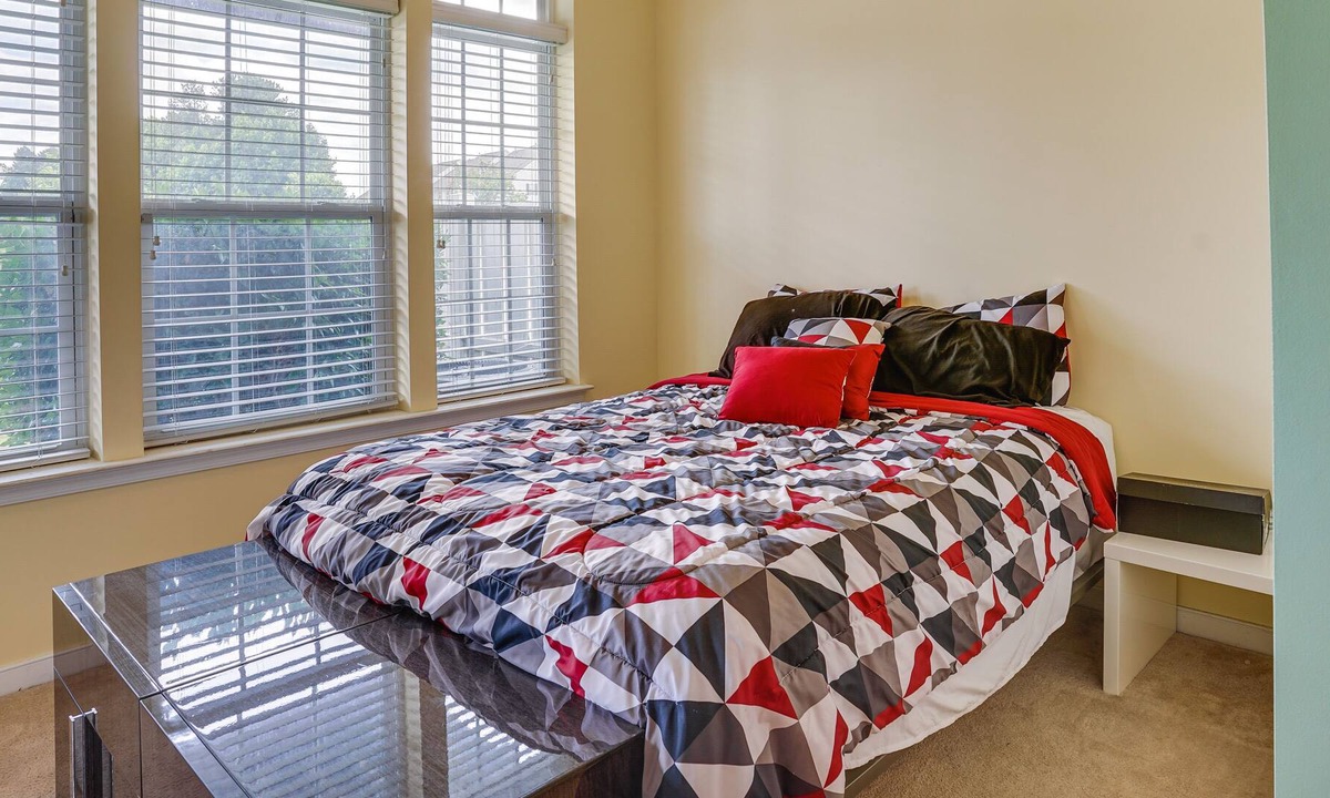 Mechanicsville House | Spacious Mechanicsville Townhome w/ Balcony!