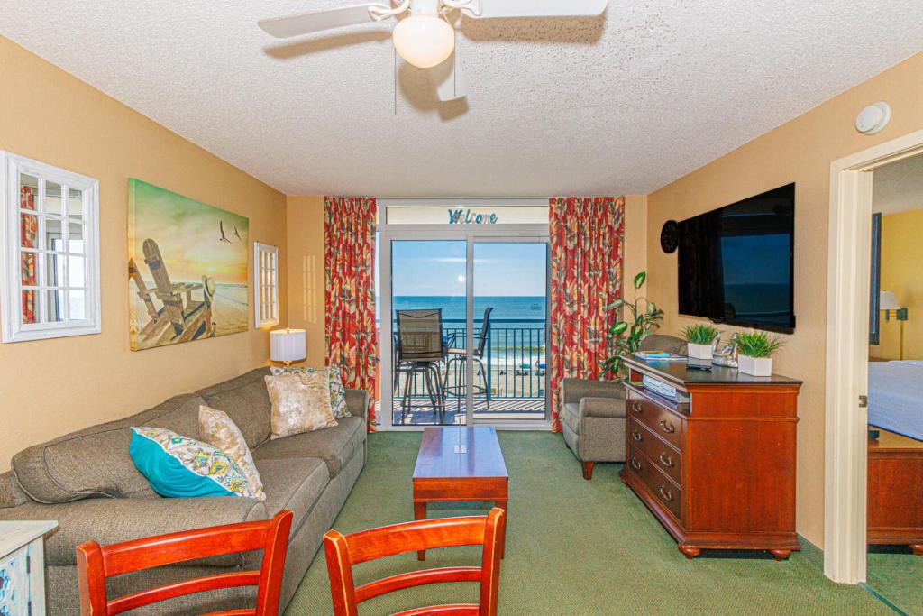Myrtle Beach House | Spacious Oceanfront 2 Bedroom Suite - Sleeps 8! - Roxanne Towers Unit 406