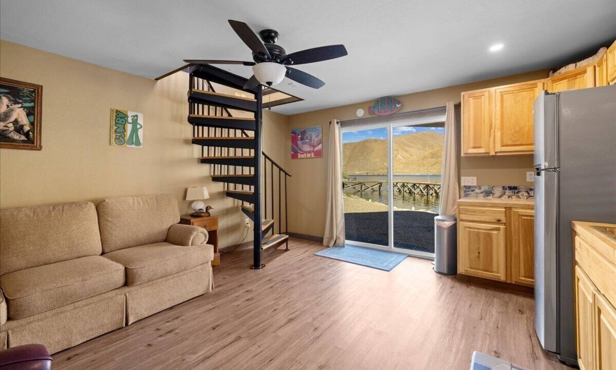 Huntington House | Spacious Snake River Getaway – Waterfront at Brownlee Reservoir w/Boat Launch