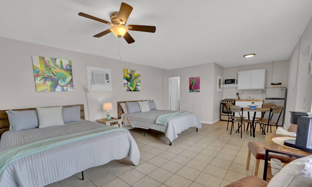 Crescent Beach Condo | Spacious Studio - Beach Access, Kitchenette & Pool