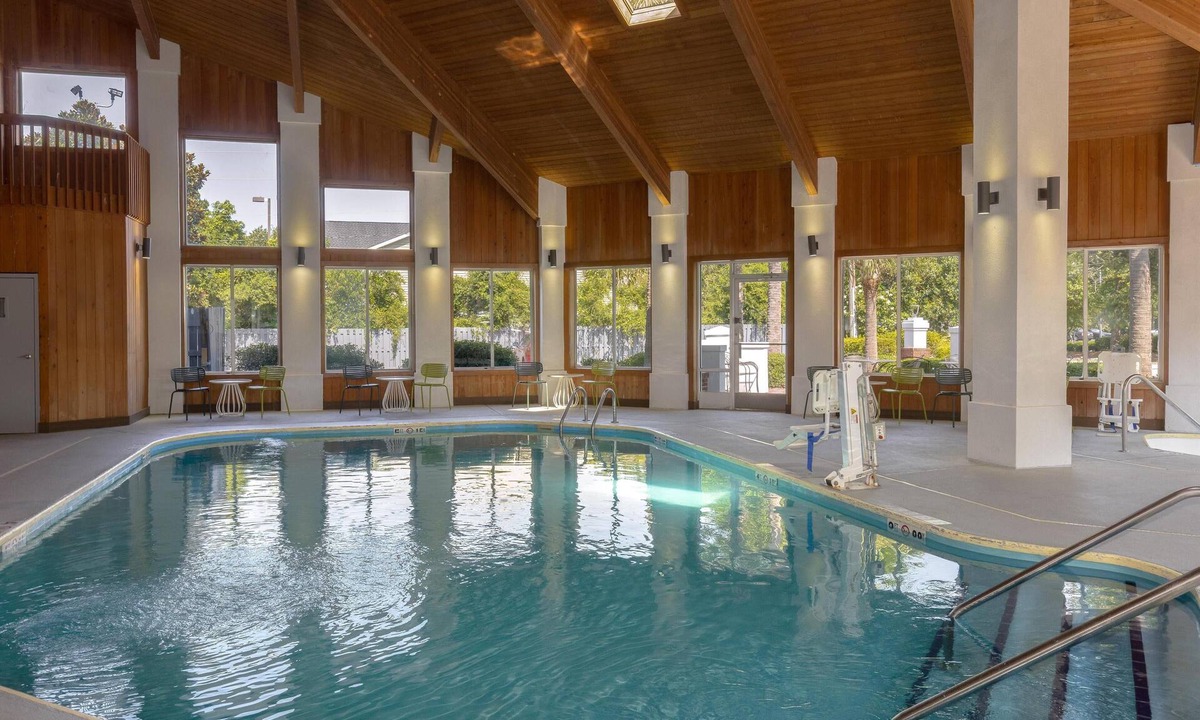 Silver Lake Hotel | Spark by Hilton Wilmington Carolina Beach Rd