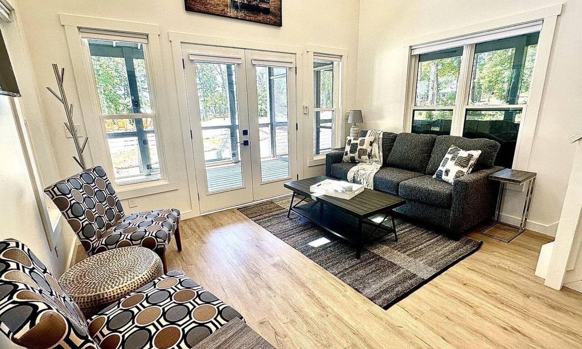 Tracy City Cabin | Spectacular Cabin Surrounded by Trees in Tracy City, Tennessee