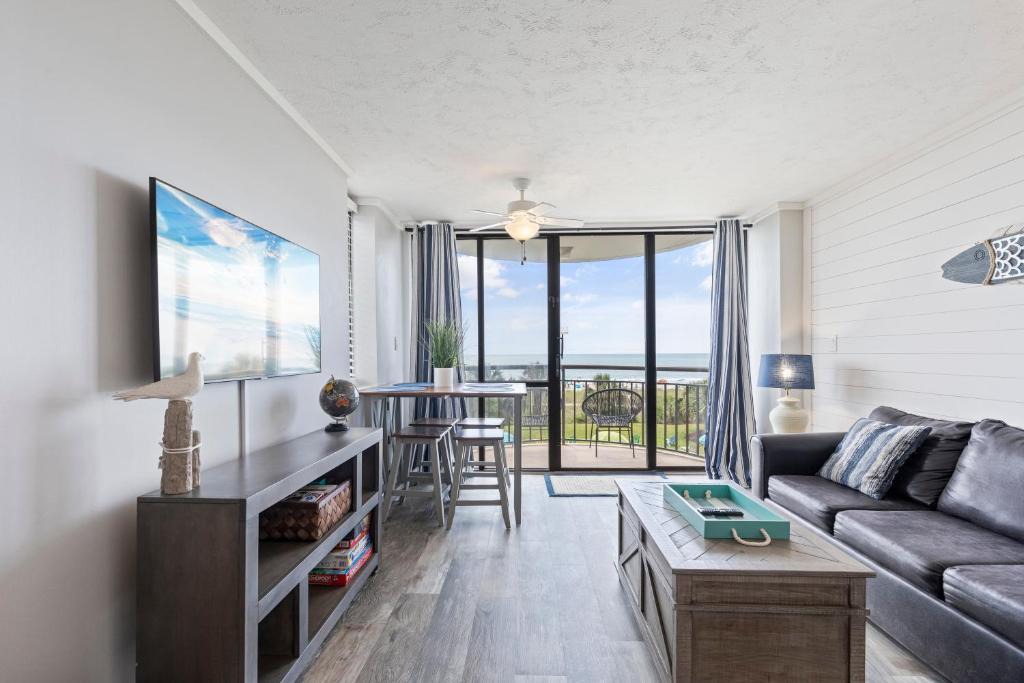 Myrtle Beach Apartment | Spectacular Oceanfront Condo at Meridian Plaza