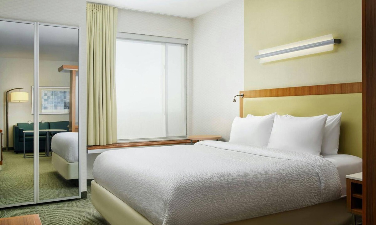 Moosic Hotel | SpringHill Scranton | King w/Sofa | Firepit Nights, Pool Time | 2 Units