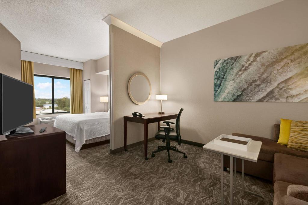 Potomac Falls Hotel | SpringHill Suites Dulles Airport