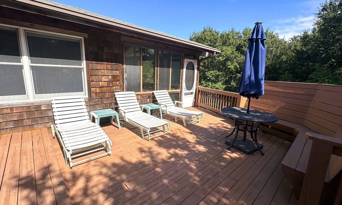 Southern Shores House | SS303- 4 Bedroom, 3.5 Baths, Pet Friendly Soundside Home.