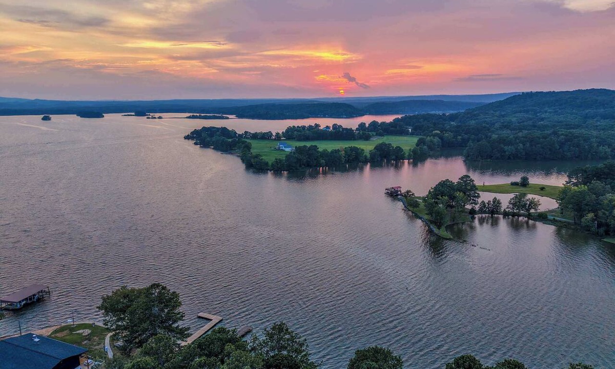 Cedar Bluff Apartment | Starboard State Rooms at Little River Marina