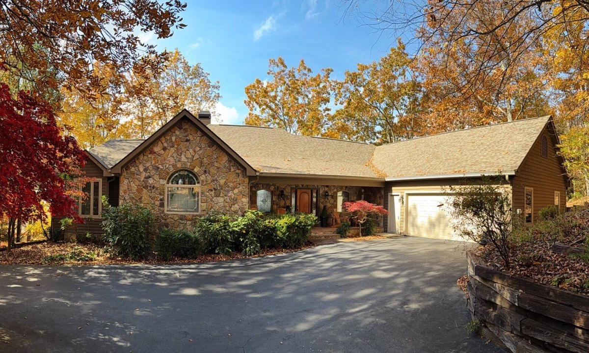 Big Canoe House | Starry Nights - Unforgettable Views, Steamy Hot Tub, Game Room + More!