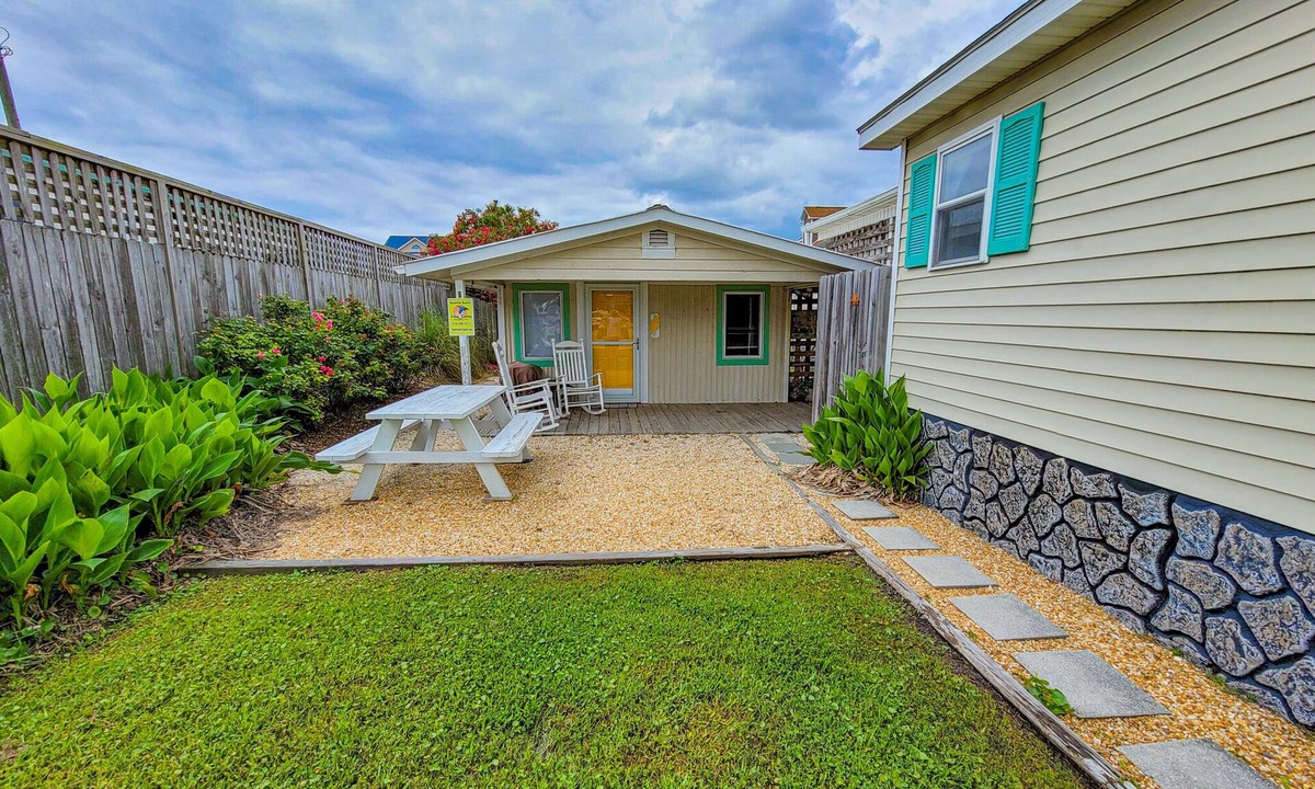 Surf City House | Stay Cozy at The Roost