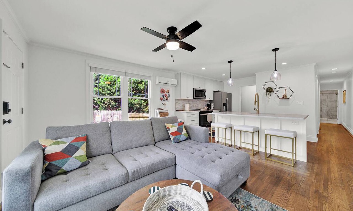 Cherry Apartment | Stay in the center of it all!