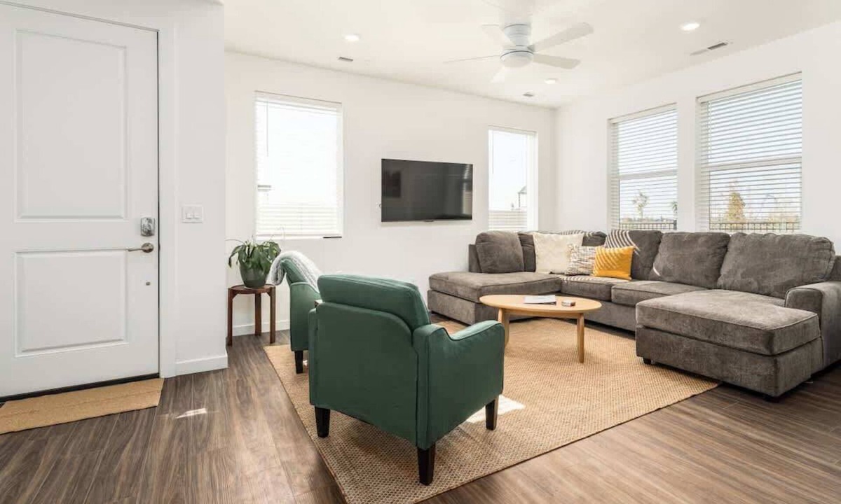 Eagle House | #StayInMyDistrict Eagle Ridge Escape