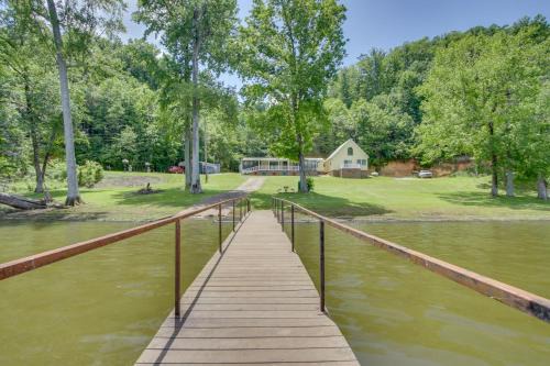 Cherokee House | Steps to Pickwick Lake! Home w/Sunrooms & Views