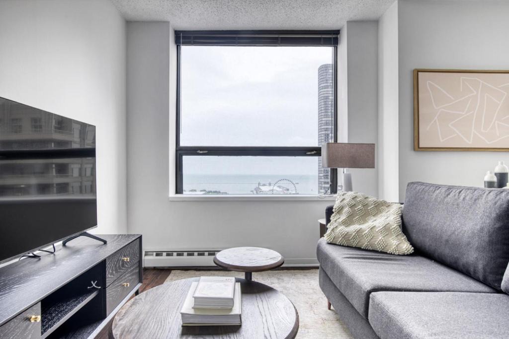 Streeterville Apartment | Streeterville Studio w Gym Pool nr Navy Pier CHI-450