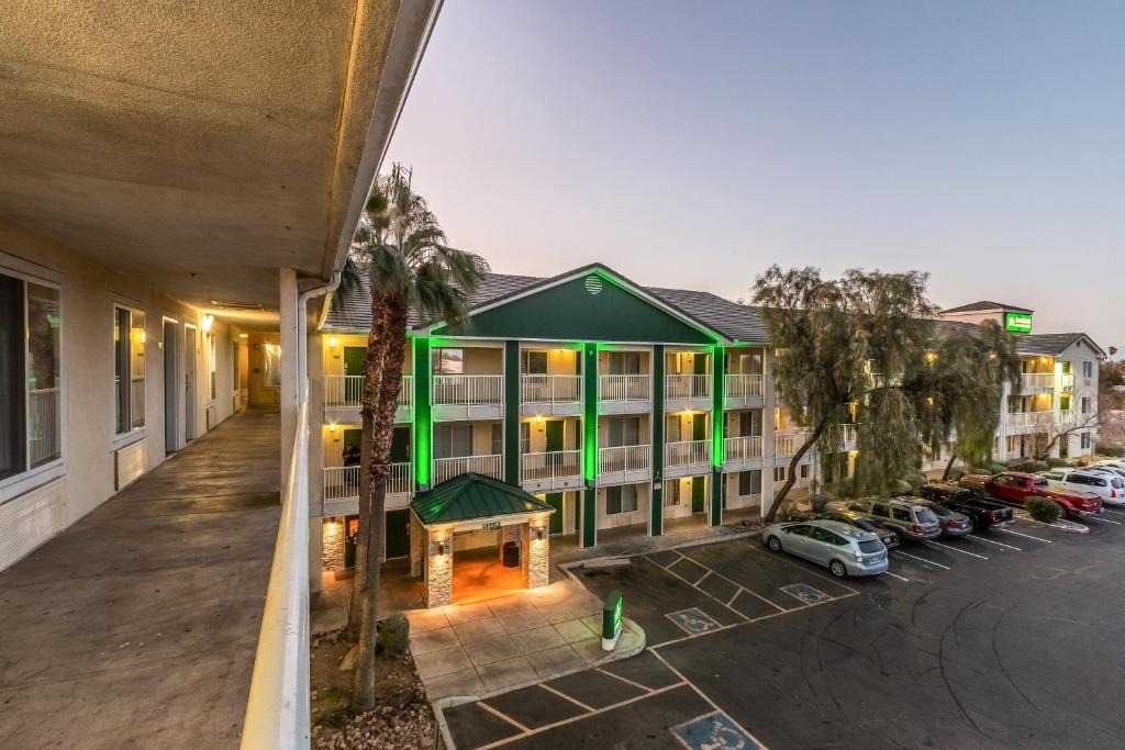 Estrella Hotel | Studio 51 Extended Stay Hotel