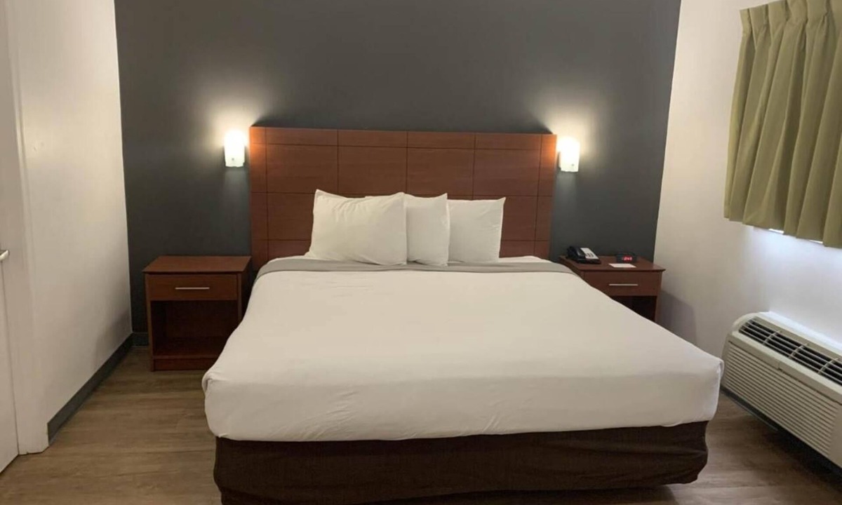 Coliseum Central Hotel | Studio 6 Extended Stay - Hampton, VA - Langley AFB Area