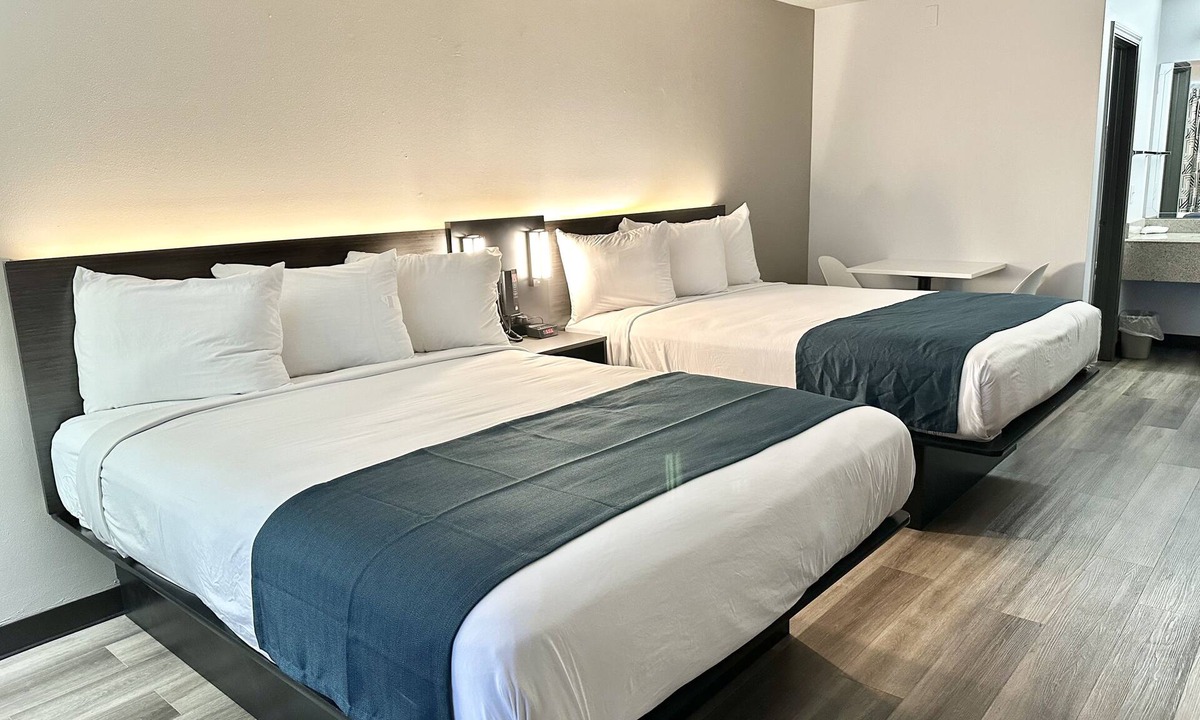 Highland Park Hotel | Studio 6 Suites Louisville, KY – Airport/Expo Center