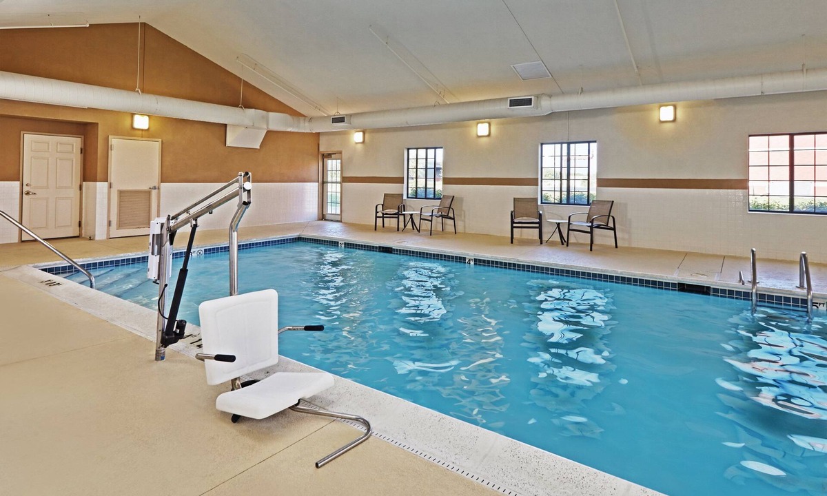Northbrook Apartment | Studio | Free Breakfast! Heated Indoor Pool