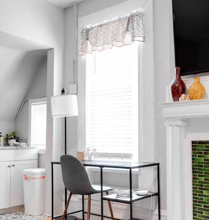 Fan District Apartment | Studio Nest 2Queen beds & 2TVs museums free parking