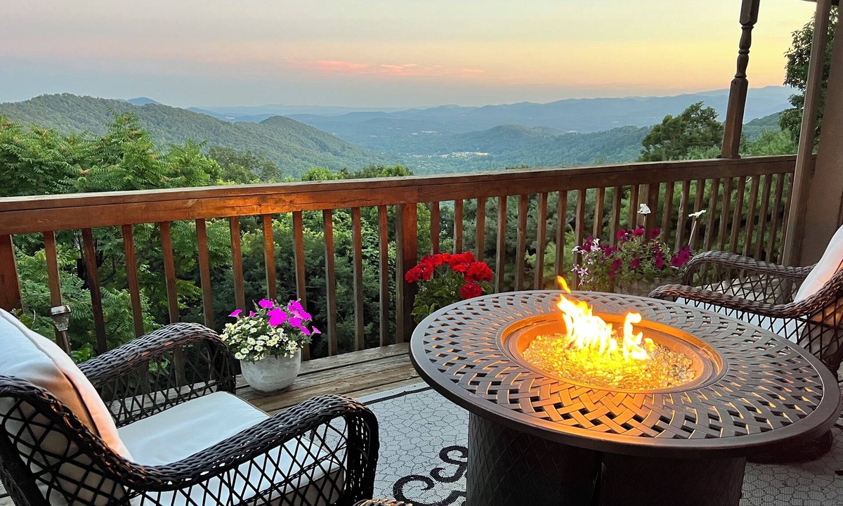 Asheville House | Stunning VIEWS! Romantic Privacy Secluded King bed Fireplace 3 miles to downtown