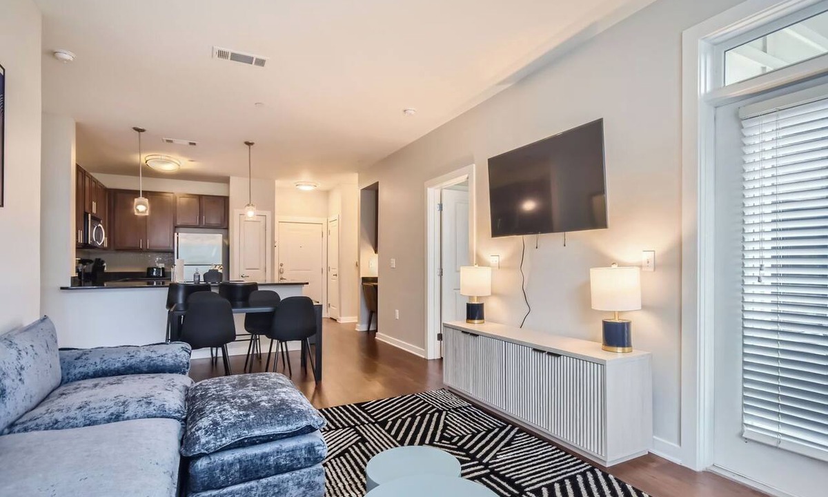 The Gulch Apartment | Stylish 2-bedroom in the Gulch - Walk to Nashville's hot spots!