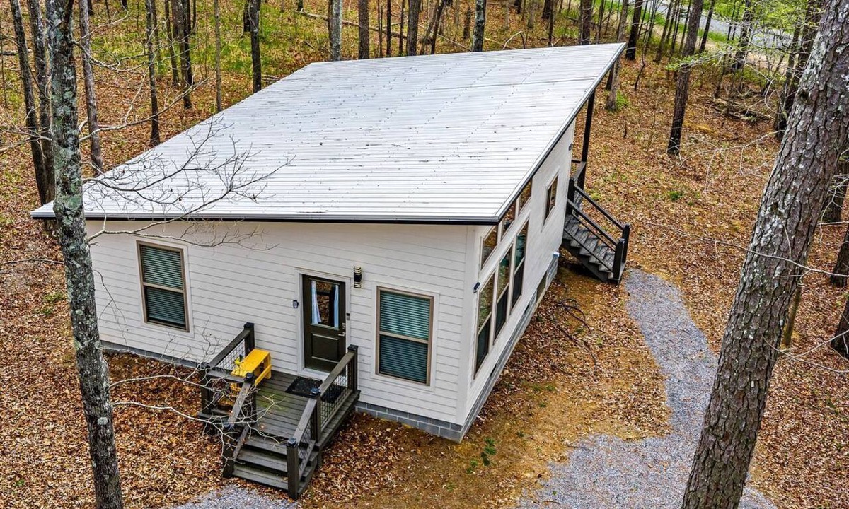 Mentone Cottage | Stylish Modern Getaway with Fire Pit near DeSoto Falls in Mentone, AL