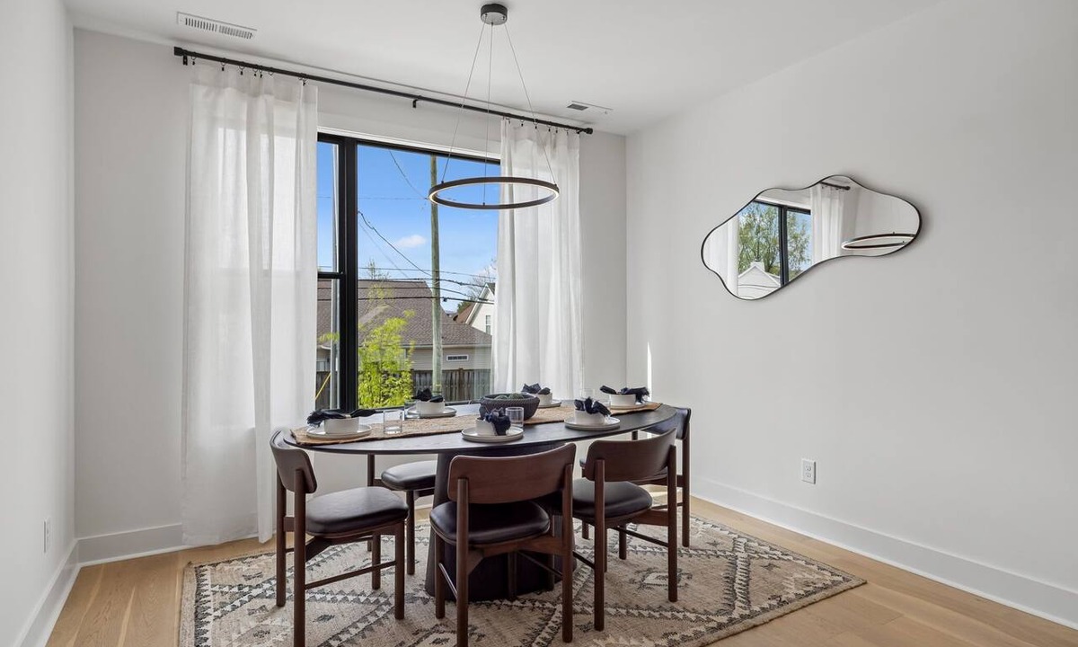 Hurwood Heights Condo | Stylish retreat ft. rooftop lounge w/tub & views!