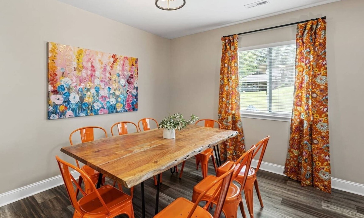 Taylors House | Stylish & Spacious New Build | King Beds + Private Patio | Sleeps 8