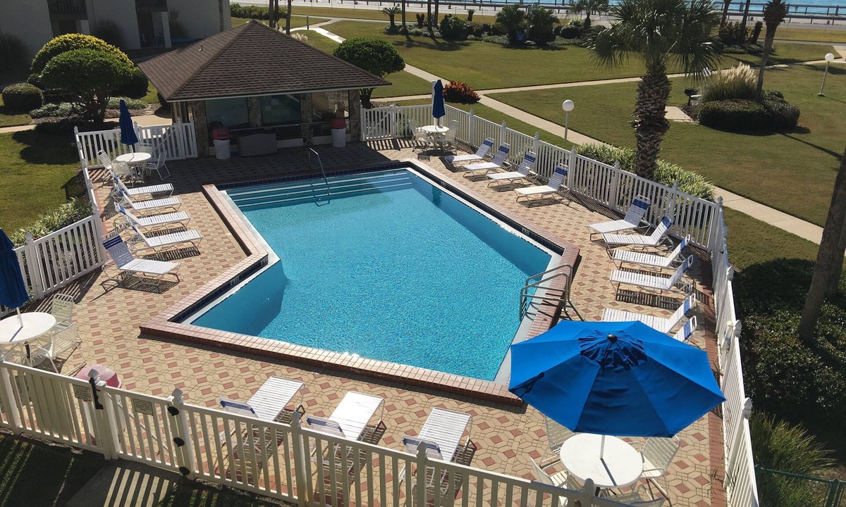 Miramar Beach House | SUMMER BOOKING SPECIALS ~ BEACH SERVICE INCLUDED ~ SPEND SOME TIME AT THE BEACH!