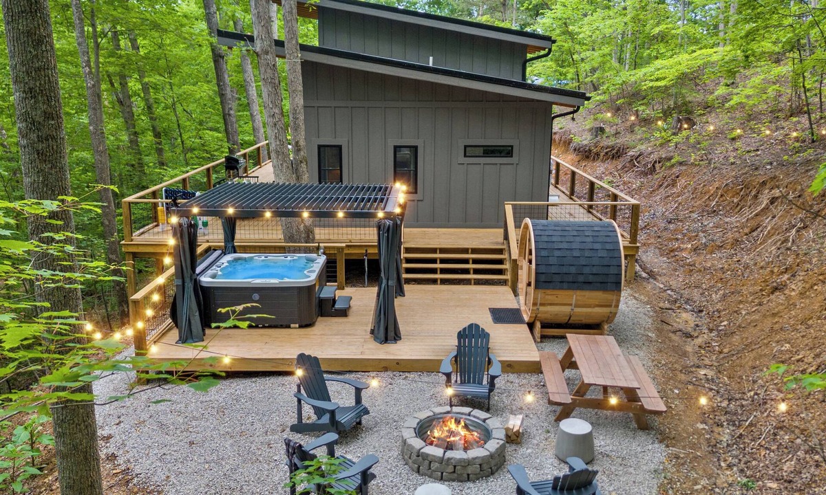 Campton Cabin | Summer Retreat! w/Hot Tub, Sauna & Firepit near Natural Bridge SP + RRG trails!