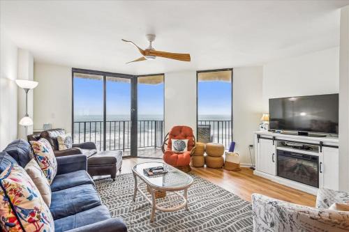 Windy Hill Apartment | Summit 7D