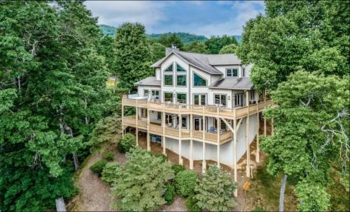 Whittier House | Summit Escape