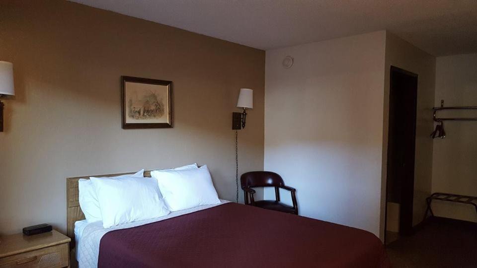 Eureka Hotel | Sundown Lodge