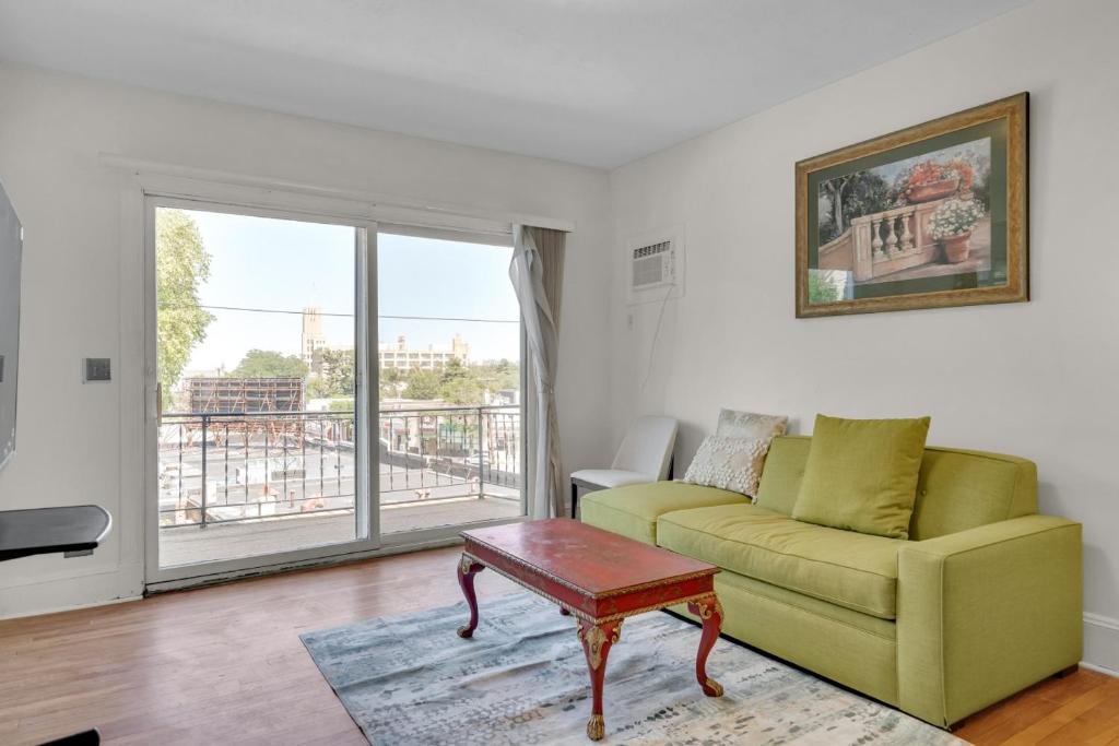 Watertown Apartment | Sunny Spacious 2 Bed Bus to Harvard