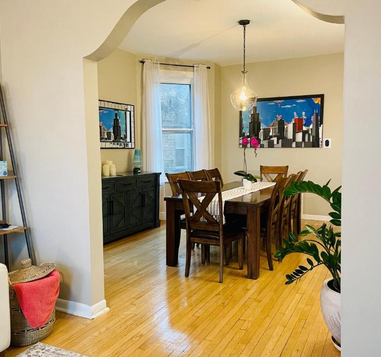 Avondale Apartment | Sunny, Spacious, 3BR 1BA Davlin INN Chicago