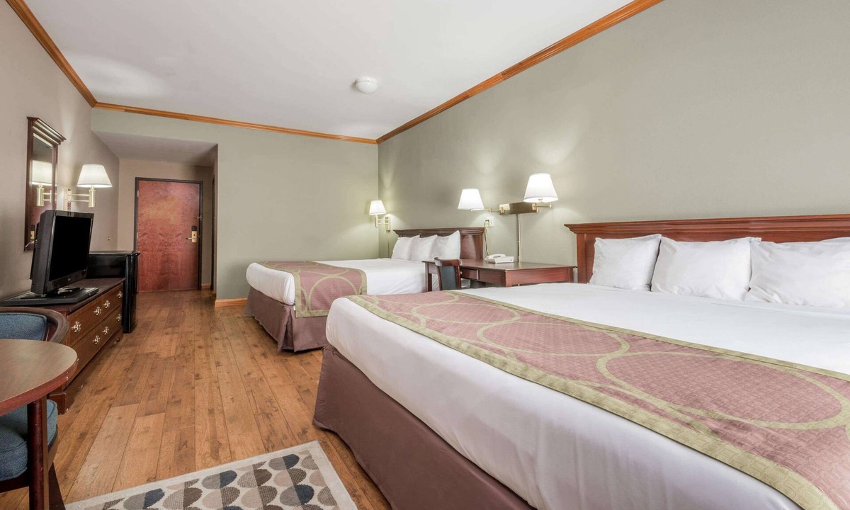 Grayson Hotel | Super 8 by Wyndham Grayson