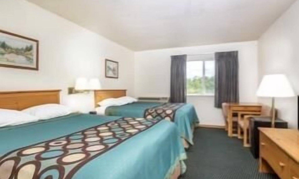 Phillips Hotel | Super 8 by Wyndham Phillips